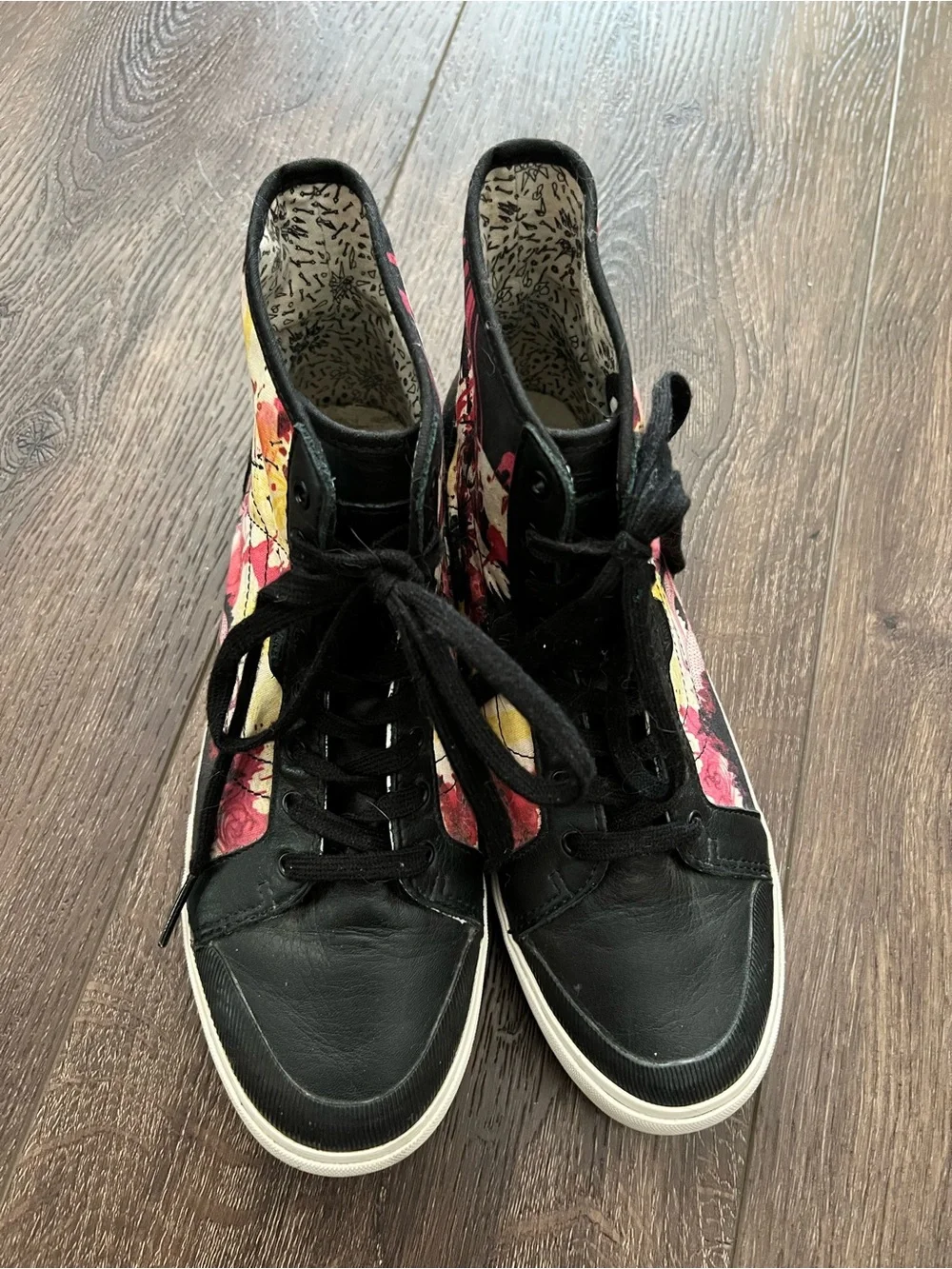 Hannah Stouffer X Vans Wellesley “Obsessive Combustion” women’s high top sneaker - Picture 2 of 8